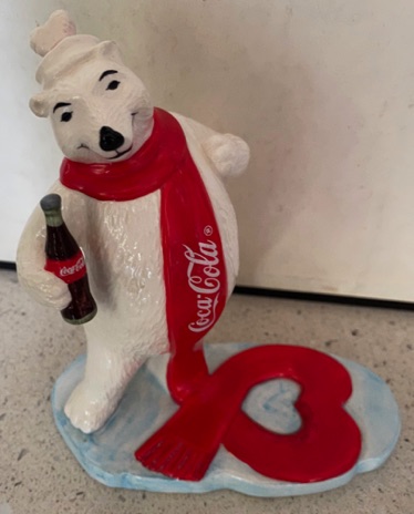 8040-1 € 15,00 coca cola beertje porselein Valentijn